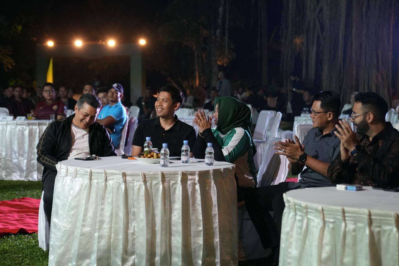 Gusti Randa bersama Bupati Sleman, Kustini Sri Purnomo.