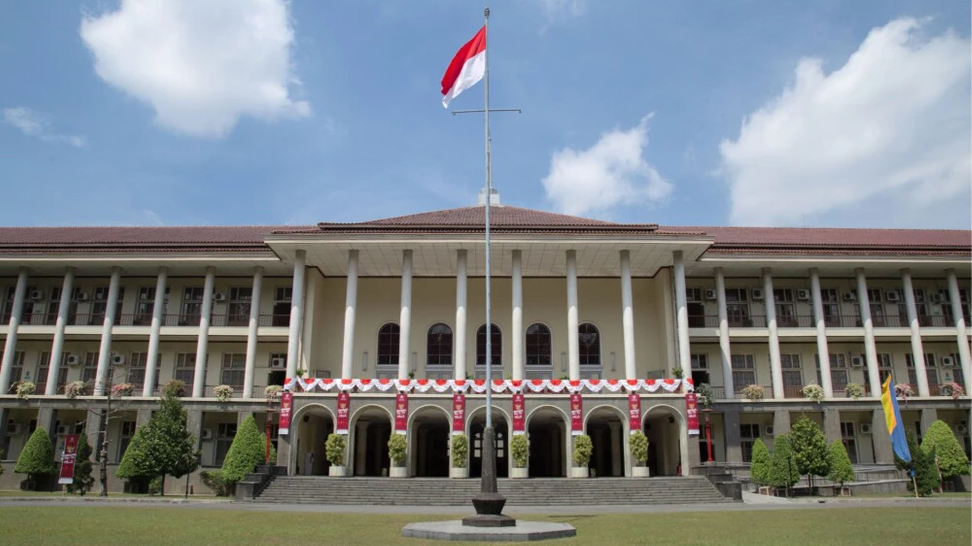 Kalahkan UI dan ITB, UGM Raih Peringkat 1 di Indonesia Versi QS Sustainability Ranking 2026